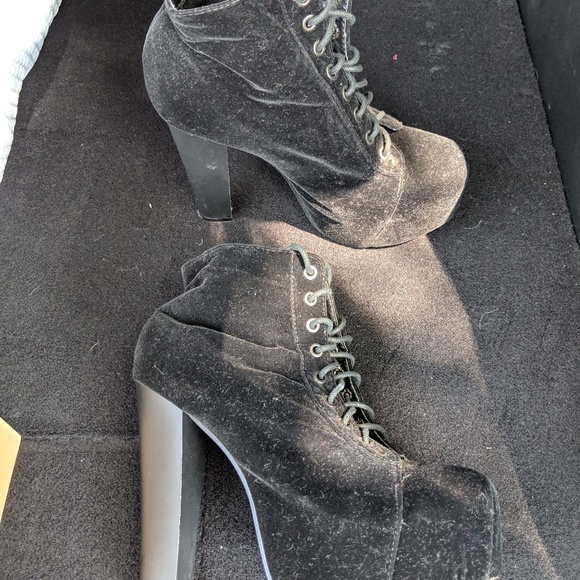 Shose - Picture 2 of 2